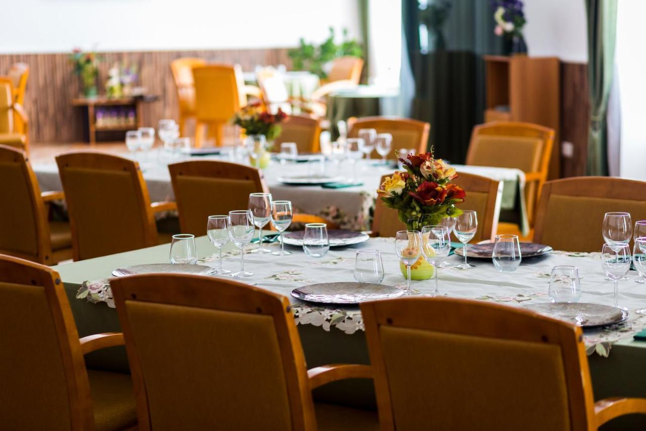 Royal Inn Busteni-Adults Only المظهر الخارجي الصورة