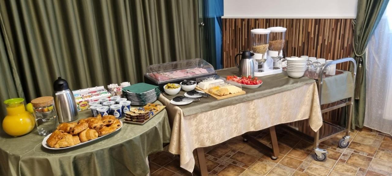 Royal Inn Busteni-Adults Only المظهر الخارجي الصورة